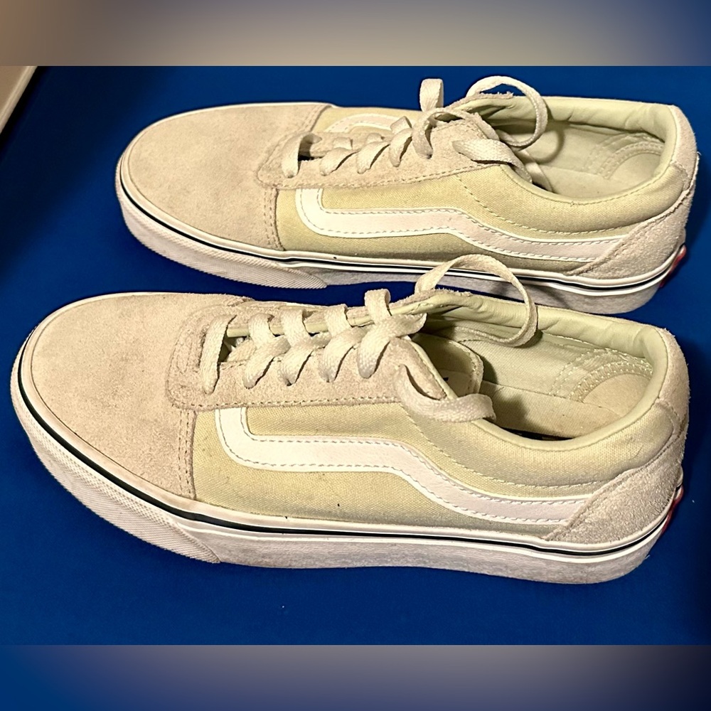 Vans Women’s Size 6 (36 EU) lite green